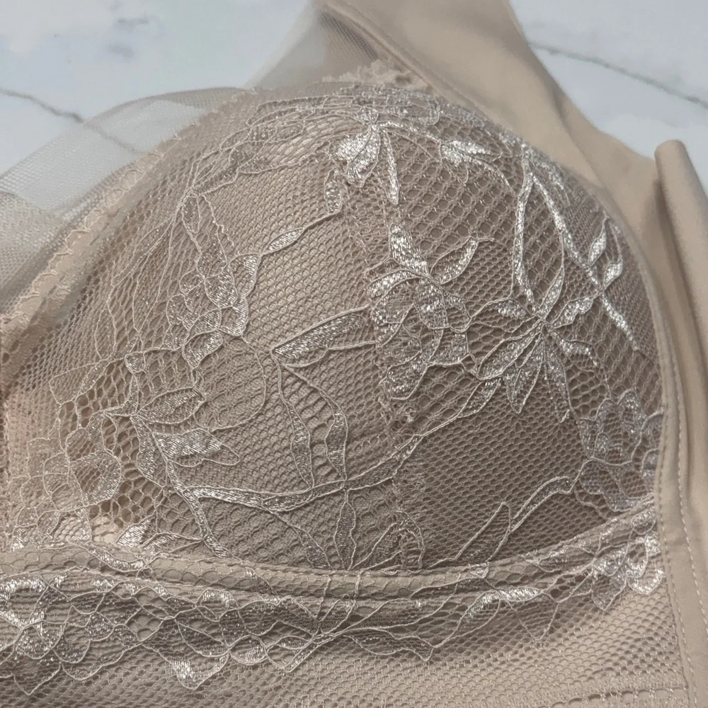 chic Women's Tan Lace Bra